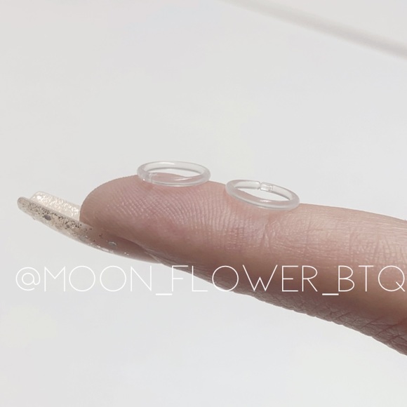 16G 8mm Clear Bioflex Hoop Ring – Nose, Septum, Cartilage, Helix, Tragus, Lip - Picture 4 of 6